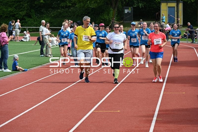 Gemeinsamer Lauf beim TVE Sommerlauf