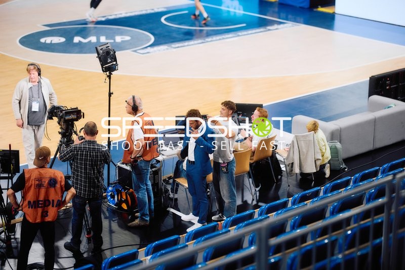 Medienarbeit am Spielfeldrand