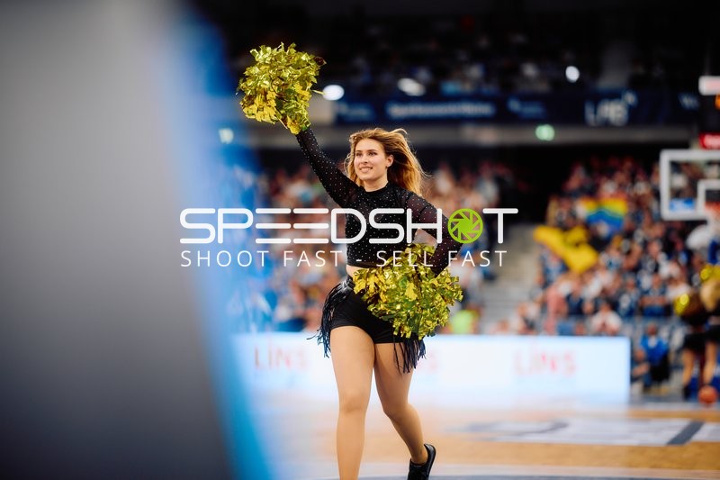 Cheerleader auf dem Court