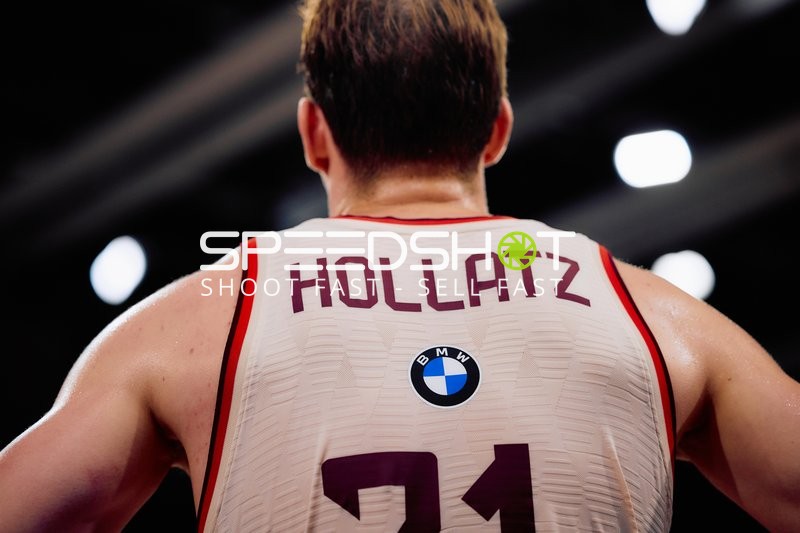 Justus Hollatz (21; FC Bayern Basketball) in Position