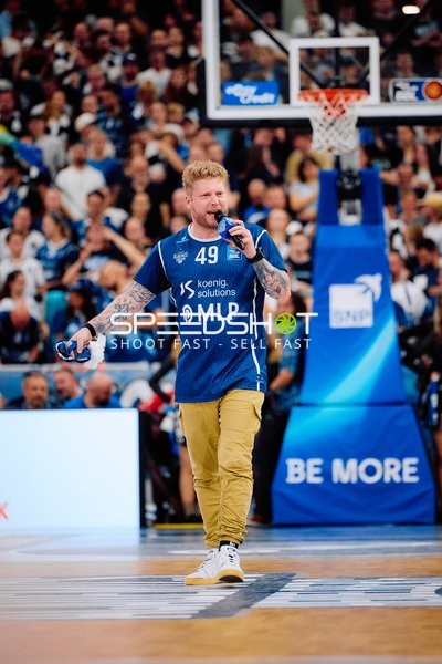 Moderation auf dem Court