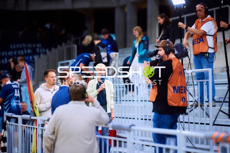 Moderatoren und Kamerateam im Einsatz