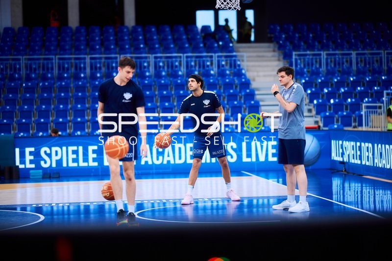 MLP Academics Spieler auf Court