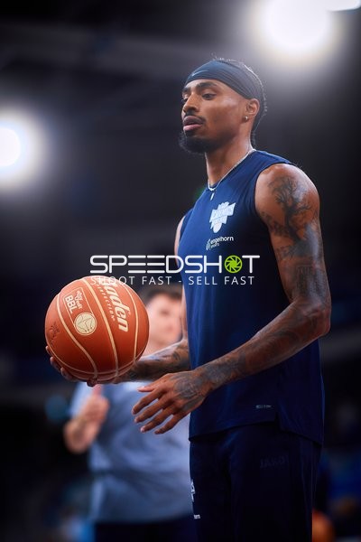 Michael Weathers (20; MLP Academics Heidelberg) in Position