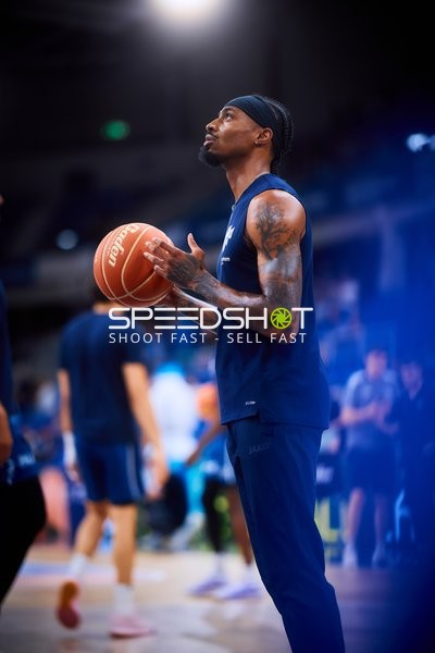 Michael Weathers (20; MLP Academics Heidelberg) in Position