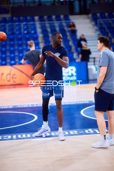 MLP Academics Spieler auf Court