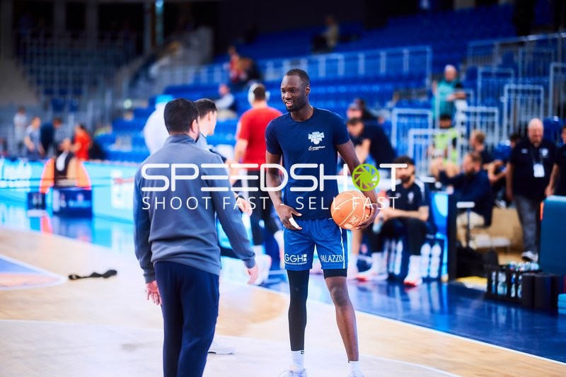 Bakary Dibba (10; MLP Academics Heidelberg) in Position