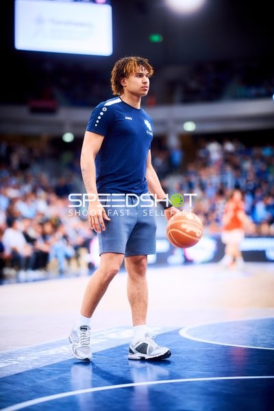 Josia Gentischer (6; MLP Academics Heidelberg) in Position