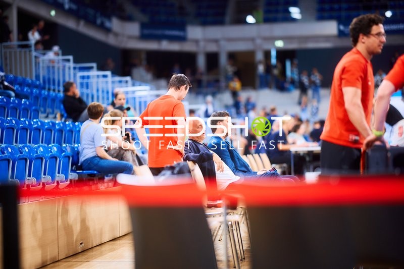 Personen an der Seitenlinie