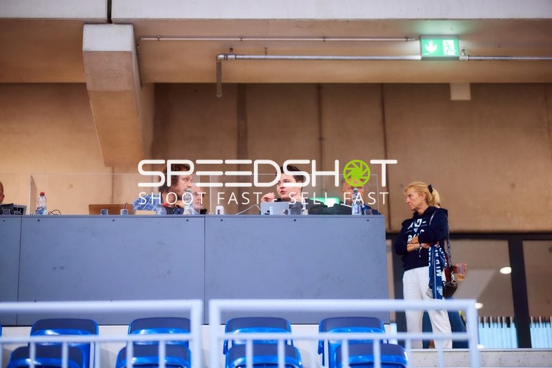 Personen in der Arena