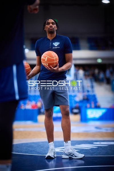 Osun Osunniyi (12; MLP Academics Heidelberg) in Position