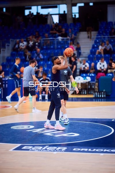 Spieler in Position auf Court