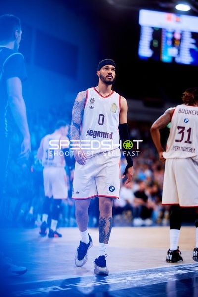 Spieler Nick Weiler-Babb (0; FC Bayern Basketball) auf dem Court