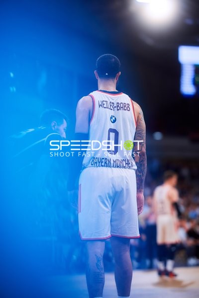 Nick Weiler-Babb (0; FC Bayern Basketball) in Position