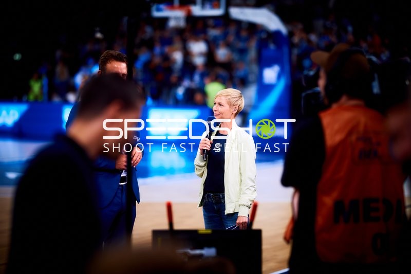 Moderation im SNP Dome