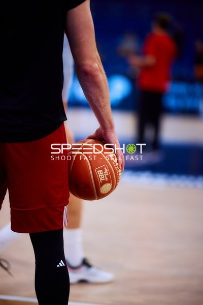 Basketballspieler mit Ball