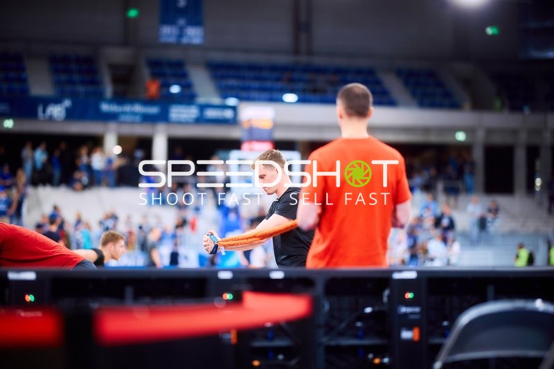 Spieler wärmen sich auf