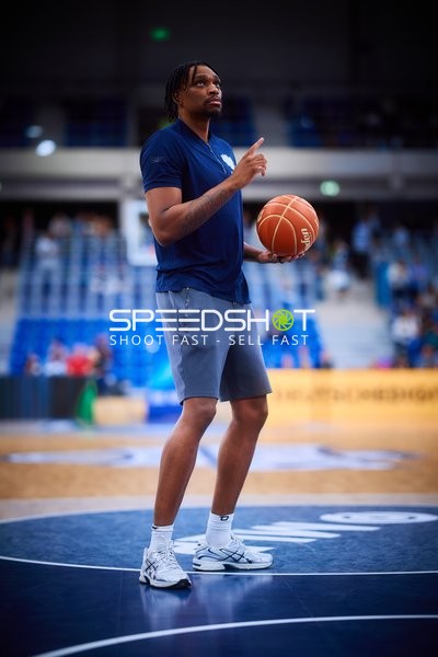 Osun Osunniyi (12; MLP Academics Heidelberg) in Position