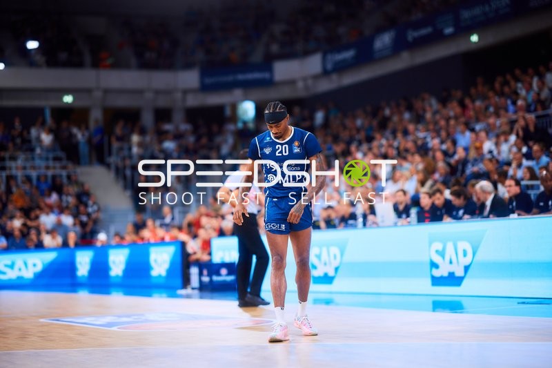 Spieler Michael Weathers (20; MLP Academics Heidelberg) auf dem Court