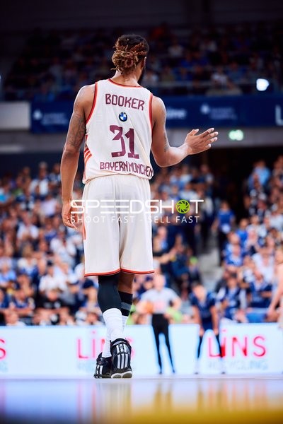 Devin Booker (31, FC Bayern Basketball) von hinten