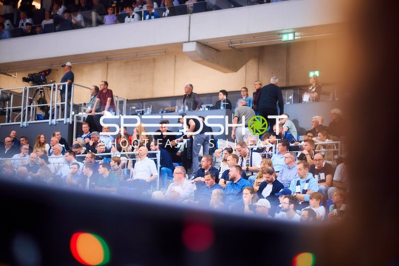 Publikum im SNP Dome