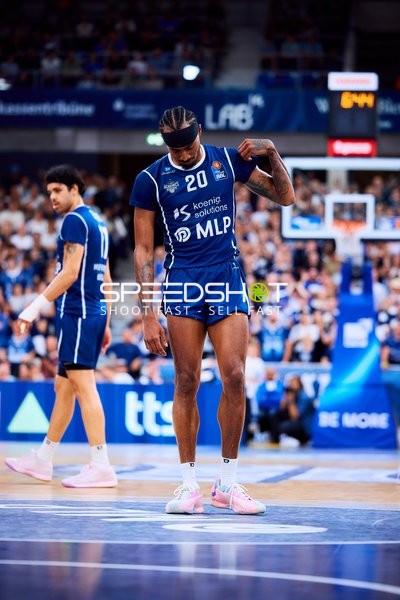 MLP Academics Spieler auf Court