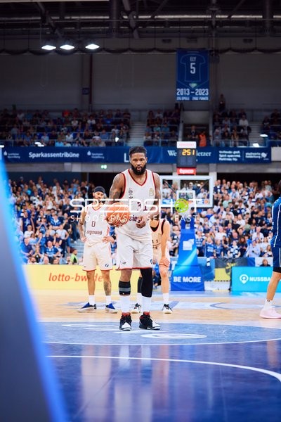 Devin Booker (31, FC Bayern Basketball) am Ball