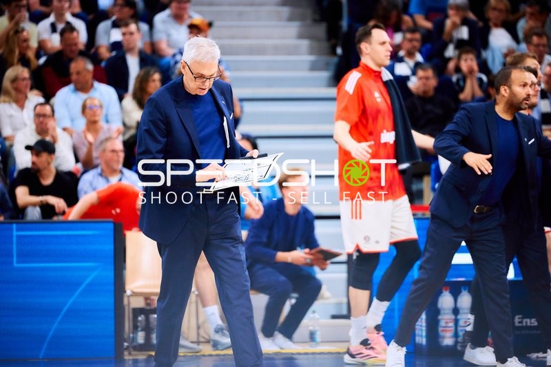 Coach gibt Anweisungen