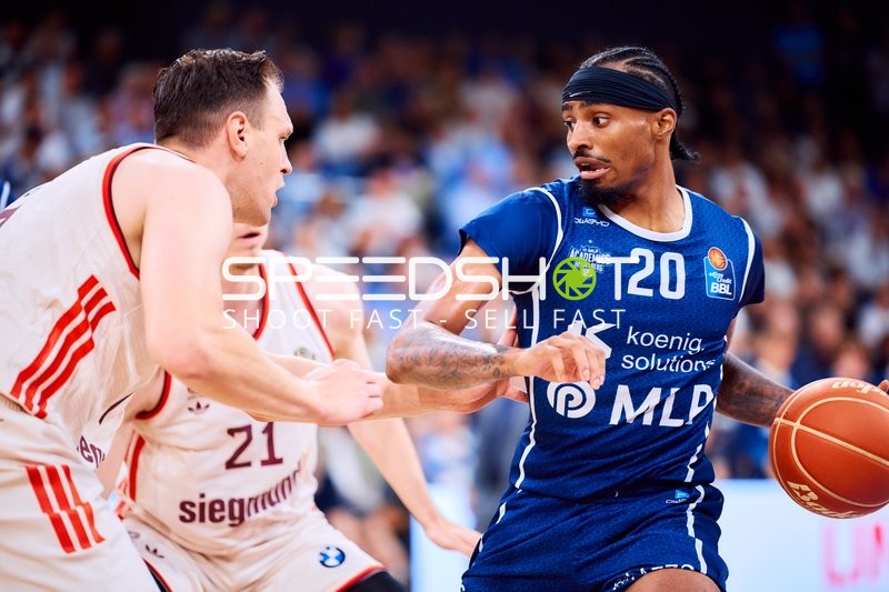 Spieler Michael Weathers (20; MLP Academics Heidelberg) mit Ball