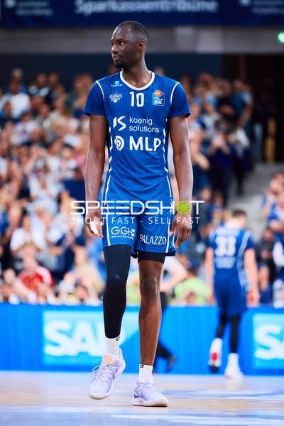 Spieler Bakary Dibba (10; MLP Academics Heidelberg) in Position