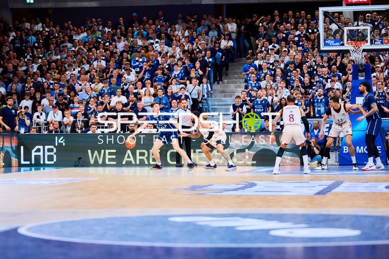 Spieler in Aktion auf Court