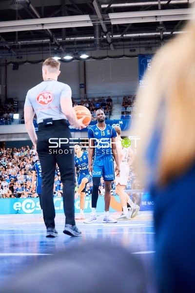 Spieler in Position auf Court