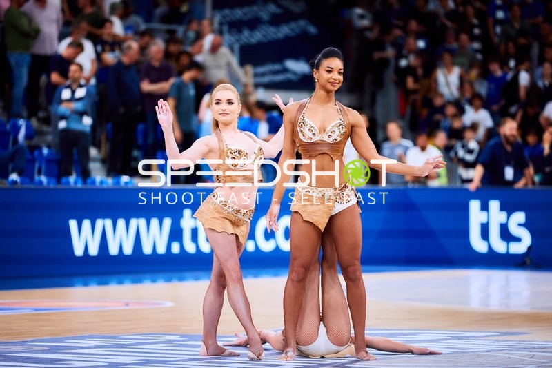 Cheerleader posieren