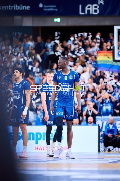 MLP Academics Spieler auf Court