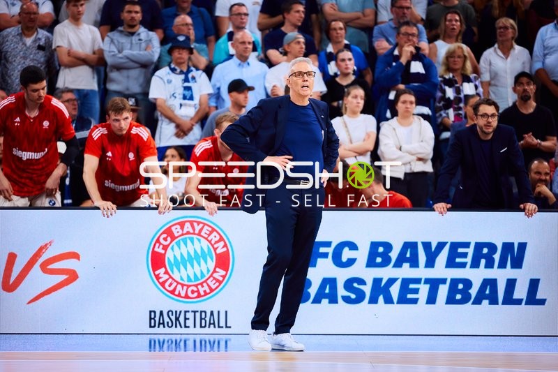 Trainer an der Seitenlinie