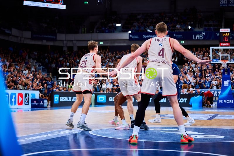 Defensive Aktion auf dem Court