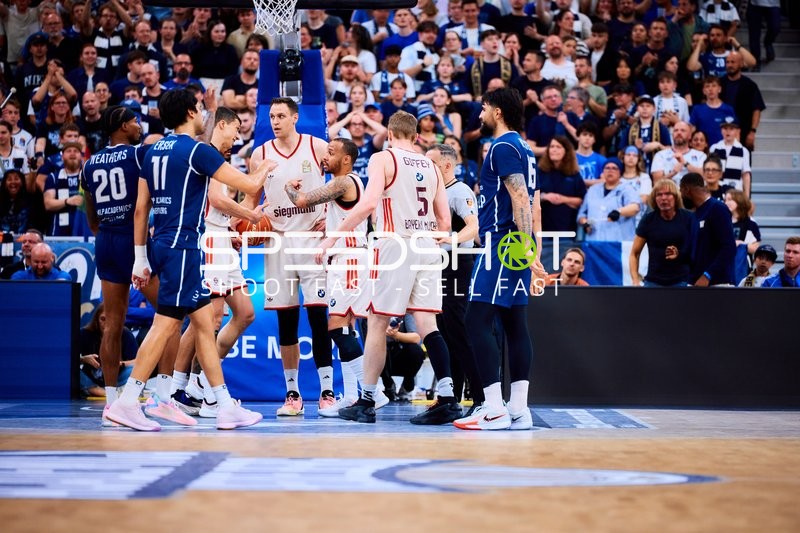 Spieler in Position auf Court