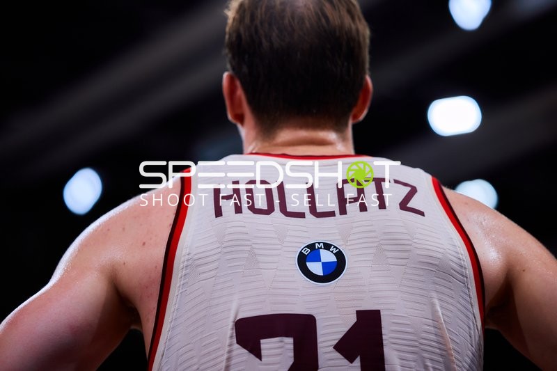 Justus Hollatz (21; FC Bayern Basketball) in Position