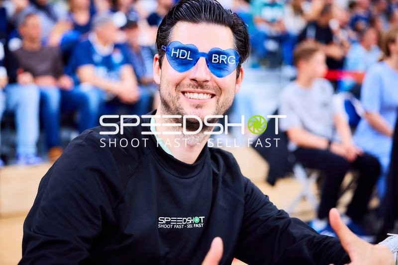 Person an der Seitenlinie