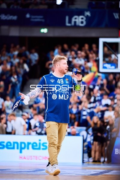 Moderation auf dem Court