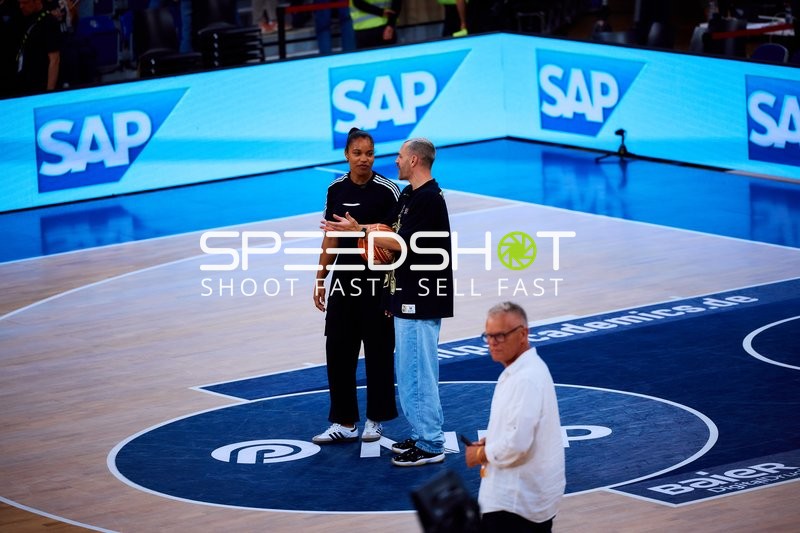 Personen auf dem Court