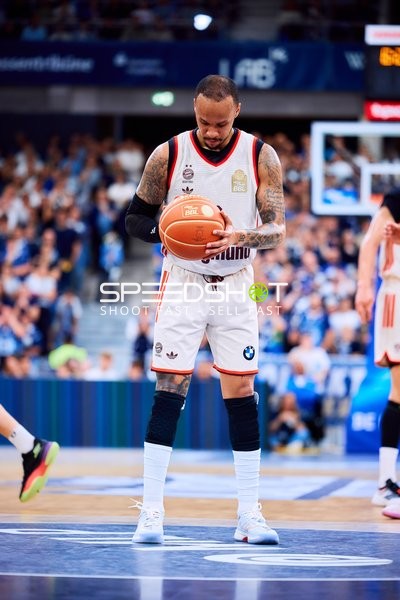 Spieler Shabazz Napier (8; FC Bayern Basketball) in Position