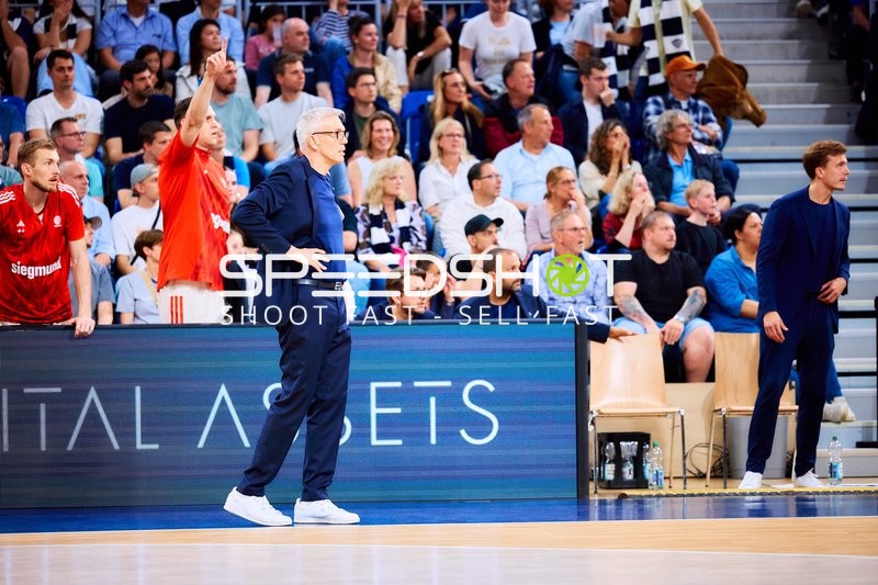 Trainer an der Seitenlinie