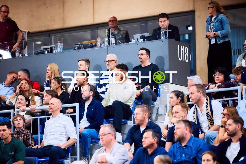 Basketball-Zuschauer im SNP Dome