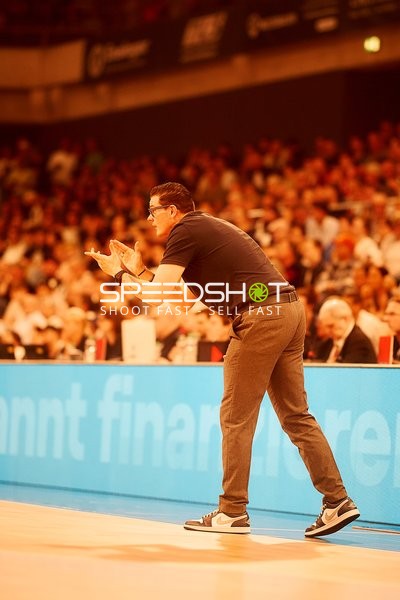 Assistant-Coach an der Seitenlinie