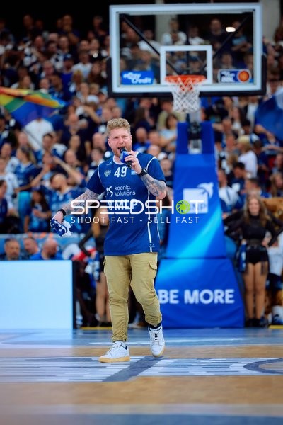 Moderation auf dem Court