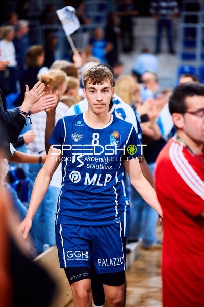 Dominic Vengert (8, MLP Academics Heidelberg) läuft am Spielfeldrand