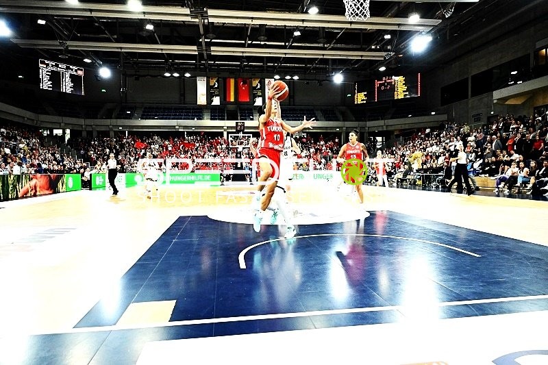 Basketballspiel im SNP Dome
