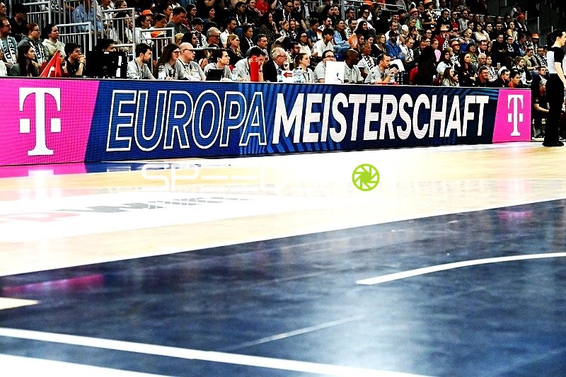 Basketball-Publikum im SNP Dome