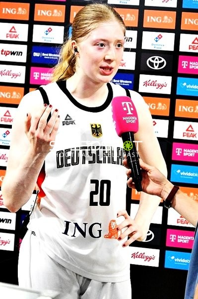 Frieda Bühner (20; Deutsche Basketball Damen-Nationalmannschaft) im Interview